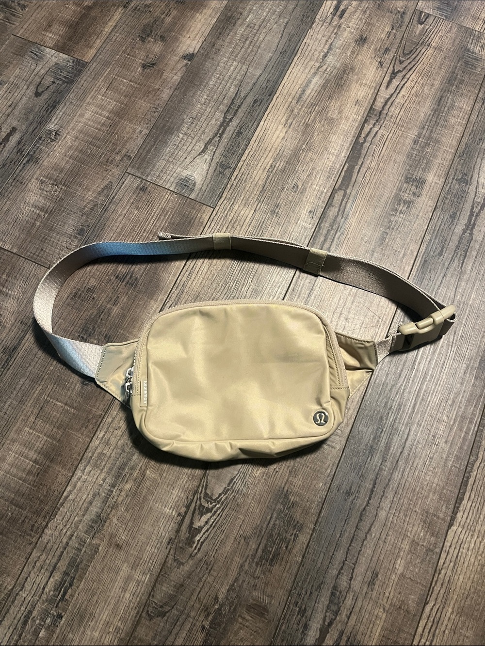 Lululemon everywhere belt bag
